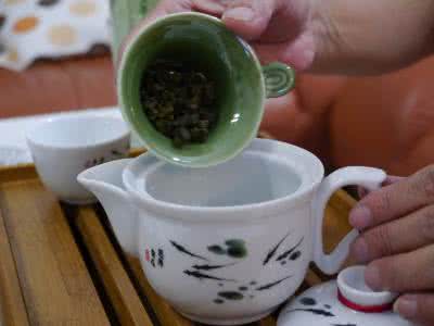 特来问安请坐奉茶 坐，请坐，请上坐；茶，泡茶，泡香茶；静，静心，静净心