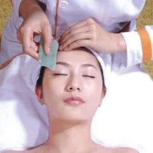 面部刮痧美容 面部刮痧 美容刮痧学问大