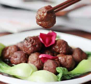 红烧丸子 私房红烧牛肉丸——非油炸的红烧丸子不仅弹，而且嫩！