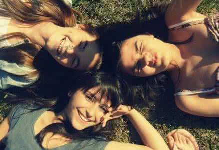 不畏浮云遮望眼的哲理 淡看浮云散，潇洒天地间的哲理