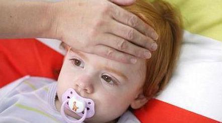 宝宝发烧退热贴位置图 宝宝发烧39度怎么退热 宝宝发烧39度要去医院吗