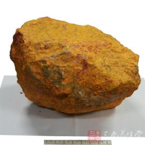 雄黄的功效与作用 雄黄的功效与作用 雄黄可以治疗很多癌症