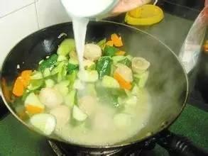 炒菜什么时候加水 炒菜时要这样加水才对！一个藏了几十年的秘密…