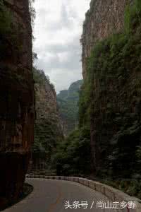 张家界大峡谷一线天 一线天峡谷 不管是自驾或徒步,这十里峡谷一线天的公路,值得点赞!