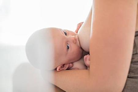 早孕多久乳房会肿胀 产后乳房肿胀的原因 产后为何胀奶?胀奶的原因有哪些?