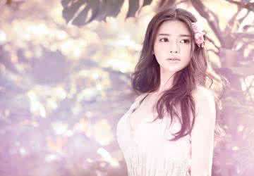 一个女人为你哭 一个女人为你哭 当一个女人为你收起化妆品，就无需再说“我爱你”……