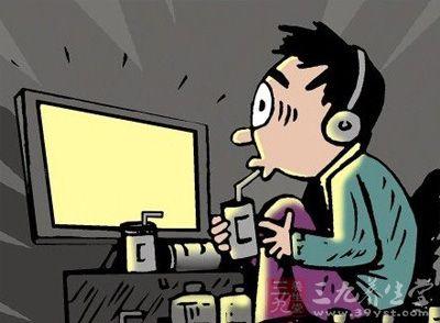 男子吃生肉险丧命 男子无节制玩游戏 脑出血险丧命