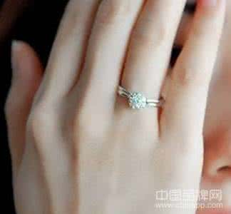 如何挑选结婚钻戒 如何根据手型来挑选结婚钻戒