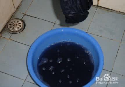 黑衣服褪色了怎么恢复 黑衣服掉色