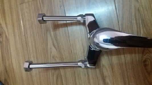 热水器混水阀漏水 热水器混水阀把手漏水 手把手教你如何安装快热式电热水器?