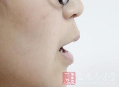 智齿烂了个洞味道很臭 女人这个洞太臭竟没人敢碰