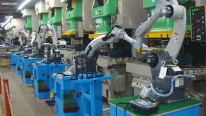 物料搬运机械手 物料搬运机械：牵引链