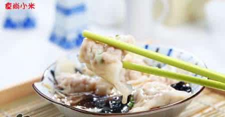 冬至馄饨夏至面 【舌尖上的节气】冬至馄饨夏至面,咬春吃春卷,啃秋吃西瓜,谷雨采茶食香椿……那些与节气相关的食物和习俗,背后都是古人的智慧!