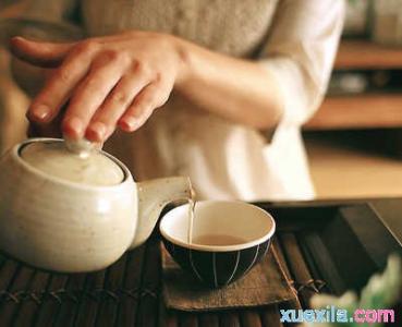 喝茶后多久能吃药 吃药后能喝茶吗 吃药后还可以喝茶吗