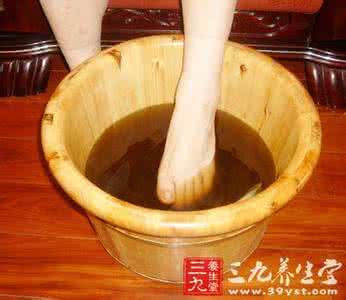 盐水泡脚伤肾还是补肾 盐水泡脚伤肾还是补肾 咸味食物补肾 过咸伤肾