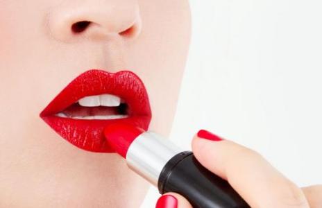 口红断了小技巧 必知口红涂抹小技巧