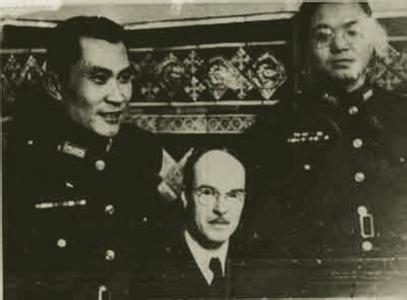 蒋介石和戴笠 戴笠为何拒绝蒋介石不入国民党？ 戴笠竟不是国民党