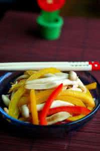 彩椒炒蘑菇 素食养生：彩椒海鲜菇