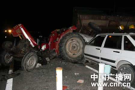 成都7车相撞致2死4伤 9车相撞致1死3伤……现场一片狼藉!昆明市区这起车祸咋回事?