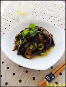 中国有多少上班族 上班族只需10分钟搞定少油版的家常下饭菜——酱焖茄子