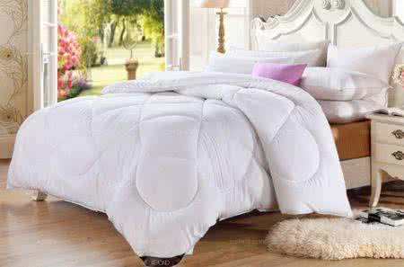 蚕丝被能暴晒吗 蚕丝被可以暴晒吗 蚕丝被可以在阳光下暴晒吗?蚕丝被日常生活中怎样保养