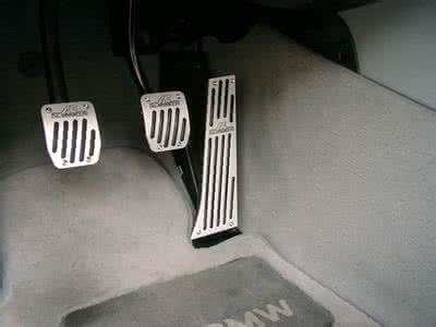 汽车油门变重什么原因 汽车油门变重什么原因？