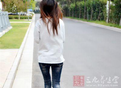 4个动作减掉水桶腰 一个动作坚持7天甩掉水桶腰