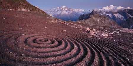 大地艺术代表作品 大地艺术