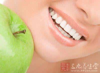白血病牙龈出血特点 牙龈出血是什么原因 牙龈出血竟会致白血病