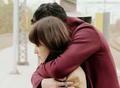 扼杀完美性爱的五种床上睡眠习惯：穿着袜子睡觉