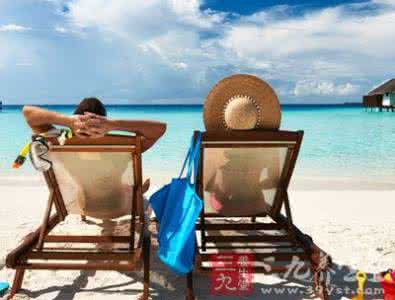 李亚鹏与美女同游 李亚鹏携女度假 度假要注意这些事