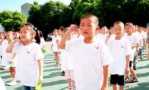 习惯从小培养，小学生穿着礼仪