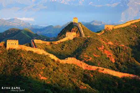 金山岭长城 蓝天白云下壮美雄浑的金山岭长城