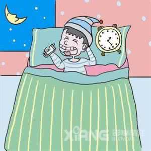 睡前玩手机 睡前玩手机：90%的人会忽略的事...