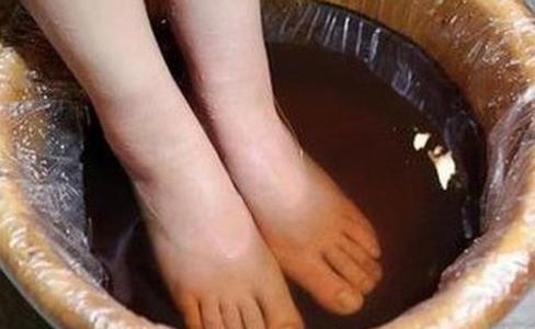 老人泡脚的好处 老人泡脚 老人泡脚这件小事 你懂多少？