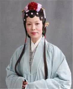 寄人篱下的小伊 有钱的薛姨妈为何要“寄人篱下”