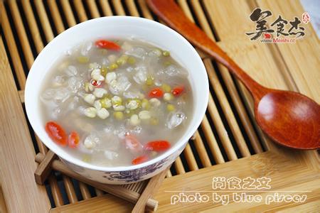 绿豆银耳汤 夏日酷热容易中暑,今天教你冰糖绿豆银耳汤做法!