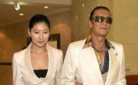 谢贤自曝分手 喜当爹是什么意思 网曝80岁谢贤将喜当爹 49岁嫩模成了47岁王菲的婆婆?