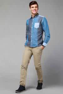 牛仔裤搭白衬衫 牛仔衬衫配什么裤子 牛仔裤可以搭衬衫吗 各种夏季服饰巧搭配