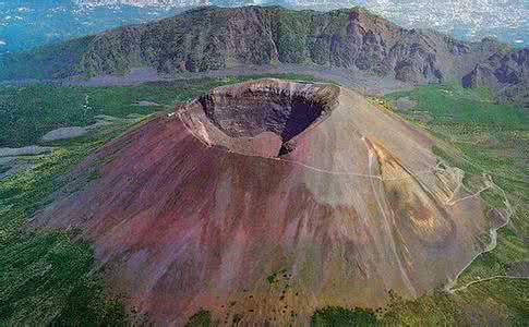 维苏威火山 维苏威火山 世界上最著名的火山是什么？维苏威火山在哪里