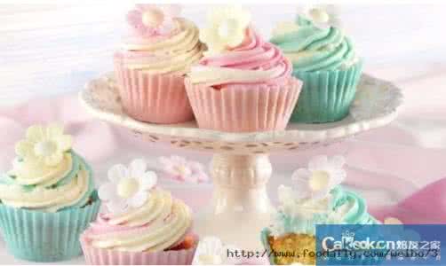 杯子蛋糕的吃法 杯子蛋糕如何吃？