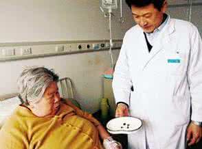 胆结石病变 胆结石不需要治疗?等到病变后悔就迟了!