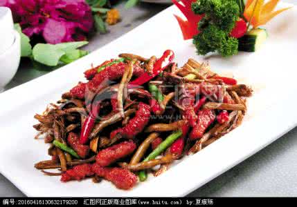 红辣椒炒牛肉 红椒牛柳：炒牛肉鲜而不老的秘笈