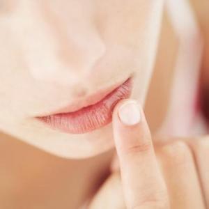 美宝莲唇膏需要卸妆吗 唇膏需要卸妆吗知乎?