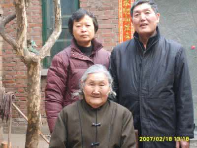 焦波的俺爹俺娘演讲稿 轰动一时的视频  俺爹俺娘