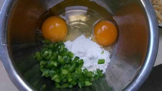 南瓜鸡蛋煎饼 儿童营养早餐—南瓜鸡蛋蔬菜煎饼 （苗妈）