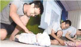 强迫让座 没谁了什么意思 公交车上强迫别人给孕妇让座，这准爸爸也是没谁了