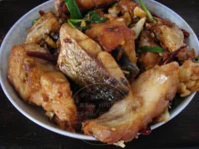湖北糍粑的做法 【天下美食】湖北糍粑鱼的做法