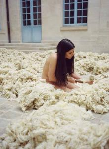 实拍新婚夫妇赤裸亲热 实拍女艺术家赤裸全身 梦见赤裸全身或裸体