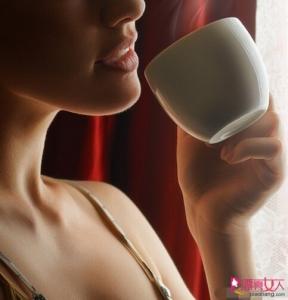 女性喝咖啡 喝咖啡会使女性胸部缩小?